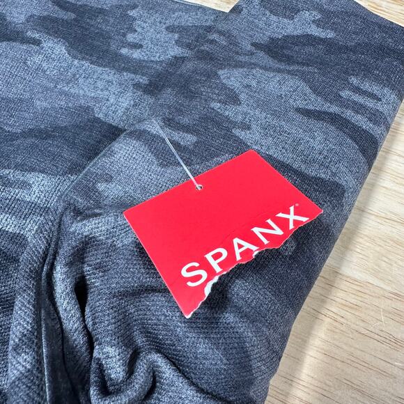 Spanx Look at Me Now NWT Seamless Leggings FL3515 Black Camo Size M Shaping - Picture 4 of 10